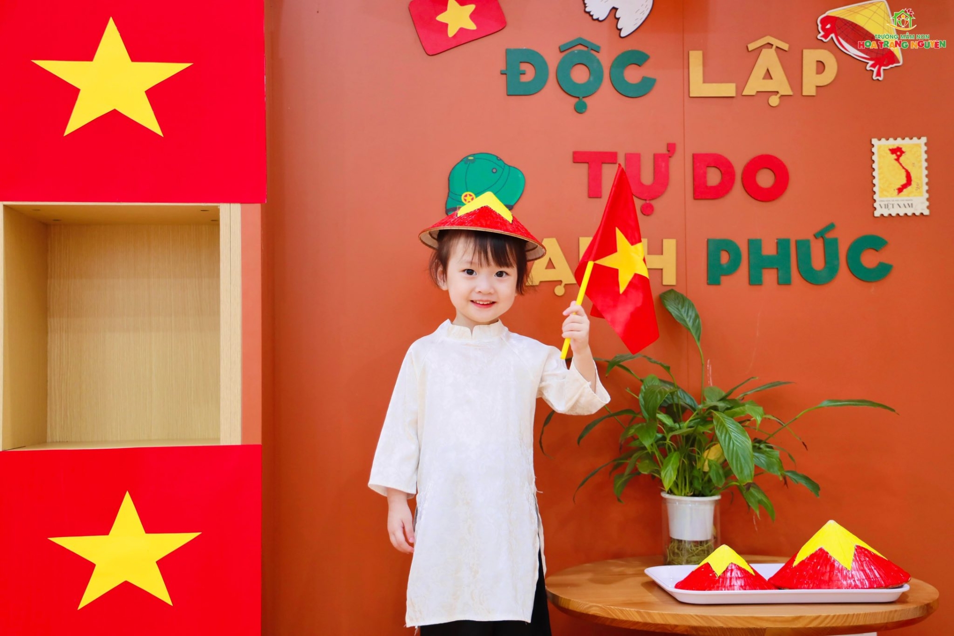 Rực rỡ sắc đỏ tự hào Việt Nam tại Hoa Trạng Nguyên